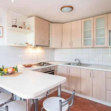 Prázdninový dům Ferienhaus Fuer 6 Personen Ca 100 Qm In Perna, Dalmatien Sueddalmatien *