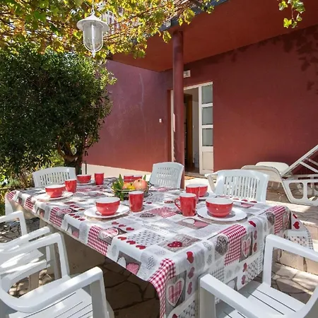 Prázdninový dům Ferienhaus Fuer 6 Personen Ca 100 Qm In Perna, Dalmatien Sueddalmatien *