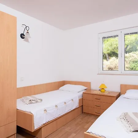 Ferienhaus Fuer 6 Personen Ca 100 Qm In Perna, Dalmatien Sueddalmatien 度假居 科尔丘拉